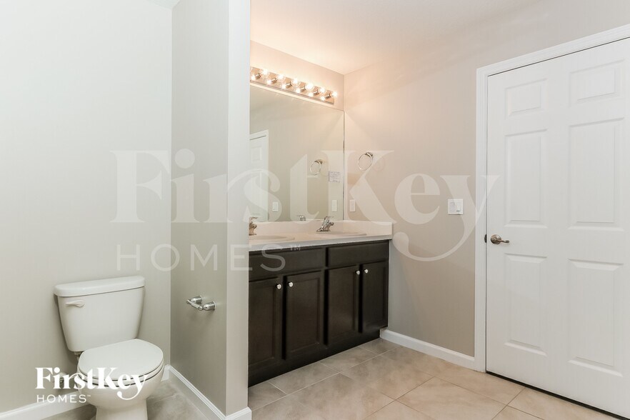 Building Photo - 122 SW Sea Lion Rd