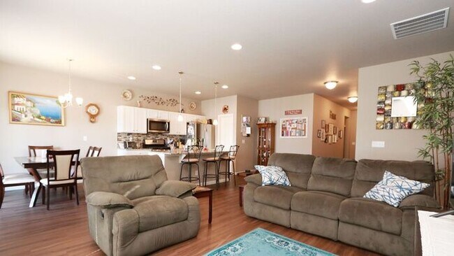Building Photo - Charming Loveland 3-Bedroom Ranch with Modern Upgrades on a Large Cul-de-Sac Lot