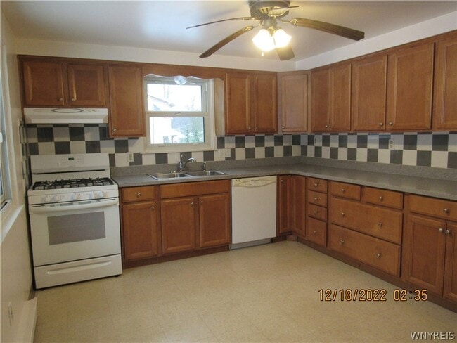 Building Photo - 837 Beach Rd