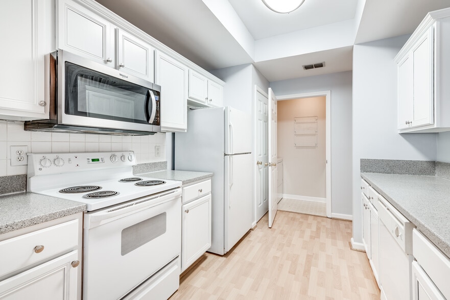 Oven has been upgraded to new Samsung stainless steel - 2700 Pine Tree Rd NE