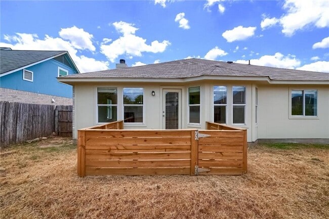 Building Photo - 607 Ranchero Rd
