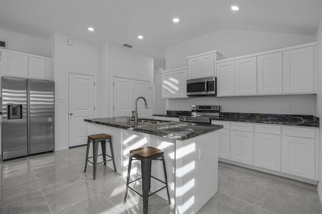 Building Photo - 5428 Encanto Dr