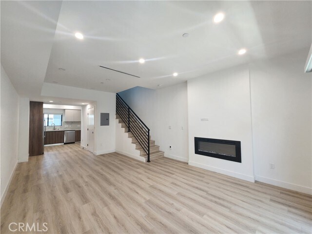 Building Photo - 6061 Fulton Ave