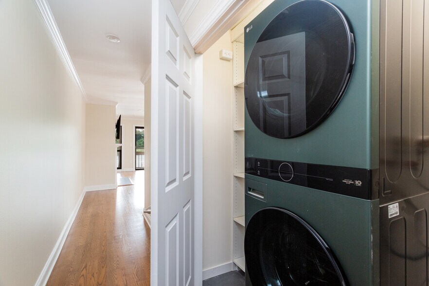 Washer / Dryer - 15 River Rd