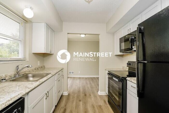 Building Photo - 4 Bedroom Pet-Friendly Home in INDIANAPOLI...