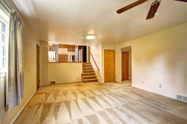 Building Photo - Available NOW - 4 beds/ 2 baths - $2,000/mo