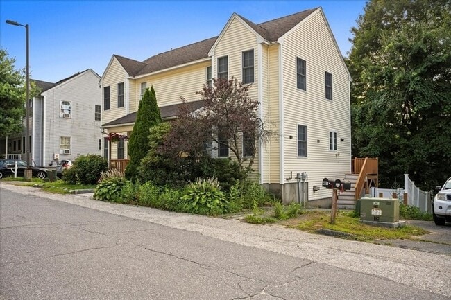 Building Photo - 440 Plantation St