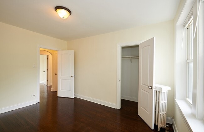Building Photo - 3223 W Ardmore Ave