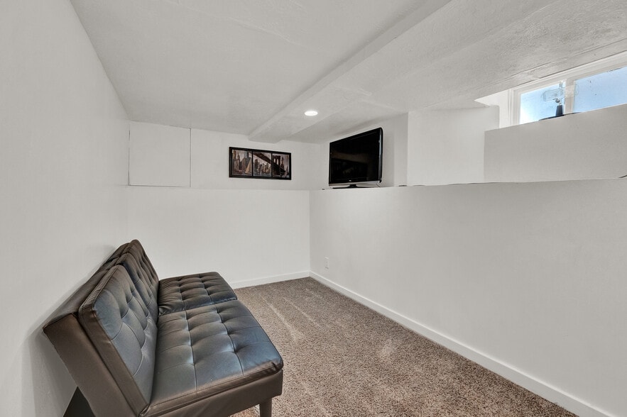 Building Photo - 369 N 300 W