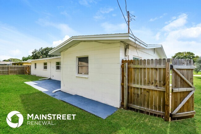 Building Photo - 980 Butia St