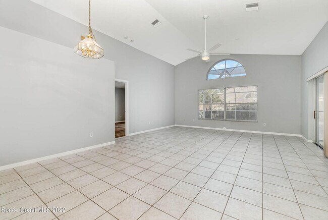 Building Photo - 2187 Hedgerow Dr