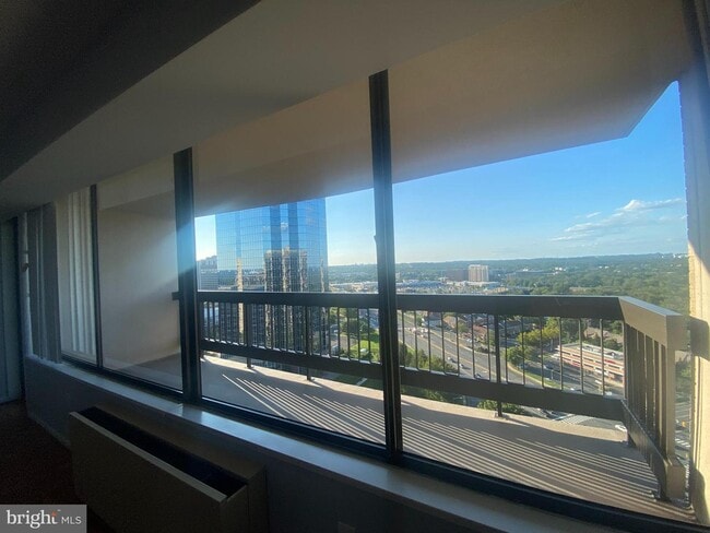 Building Photo - 3701 S George Mason Dr