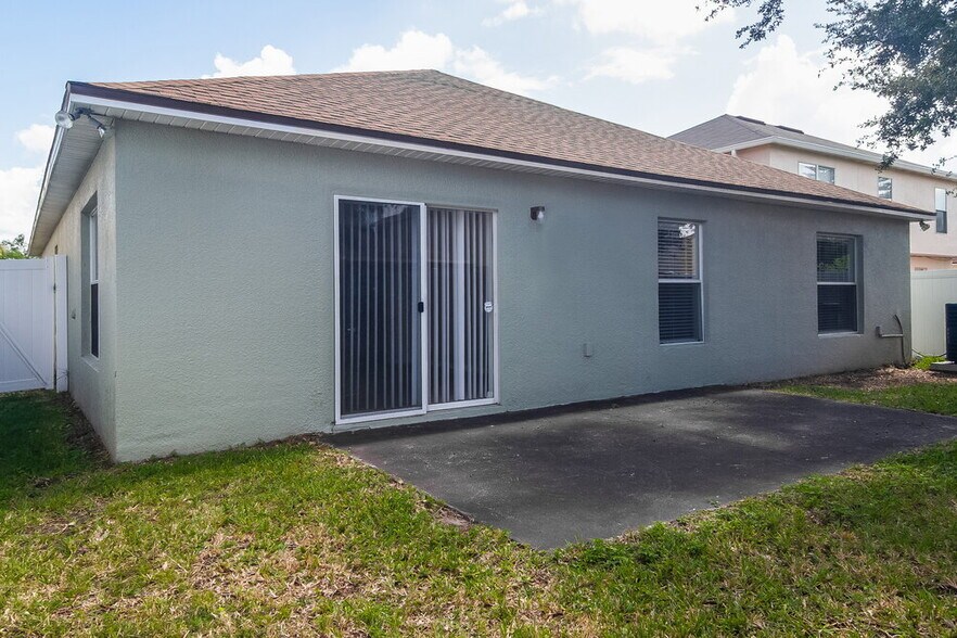 Building Photo - 4650 Salamander St