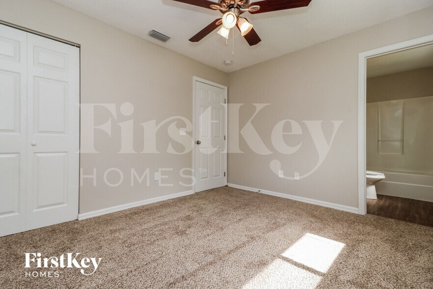 Building Photo - 2711 80th Ave E