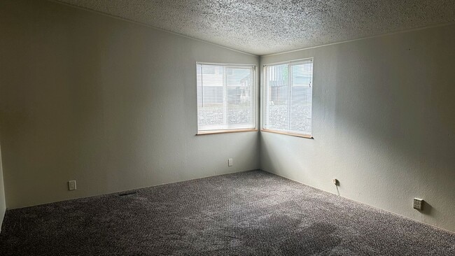 Building Photo - 3 Bedroom Manufactured Home in 55+Older