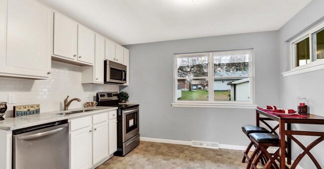 Building Photo - Beautiful 3 Bed, 2 Bath Single Family Home!