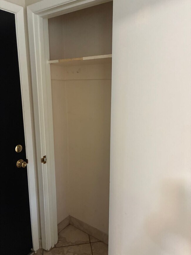 Building Photo - Beautiful 3 bedroom/1.5 bath Home in S. Land Park