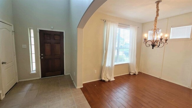 Building Photo - 2105 Kingwood Dr
