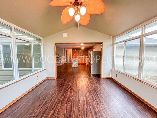 Building Photo - 3 Bedroom, 2.5 Bathroom in Waukee