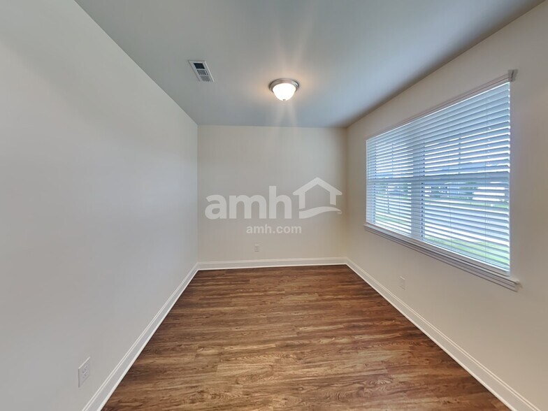 Building Photo - 428 Charity Ln