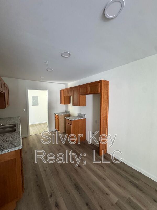 Building Photo - 1515 W Madison Ave
