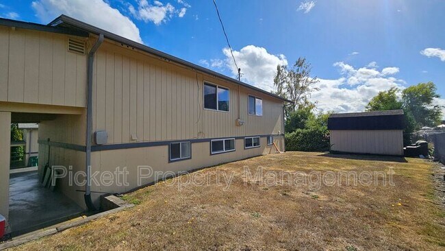 Building Photo - 1621 Trenton Ave