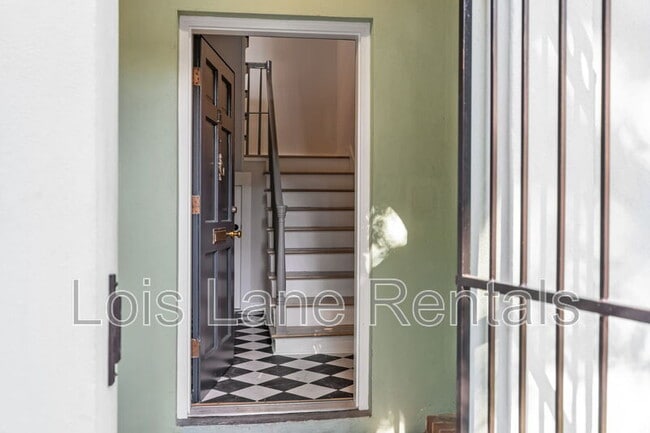 Building Photo - 12 Elliott St