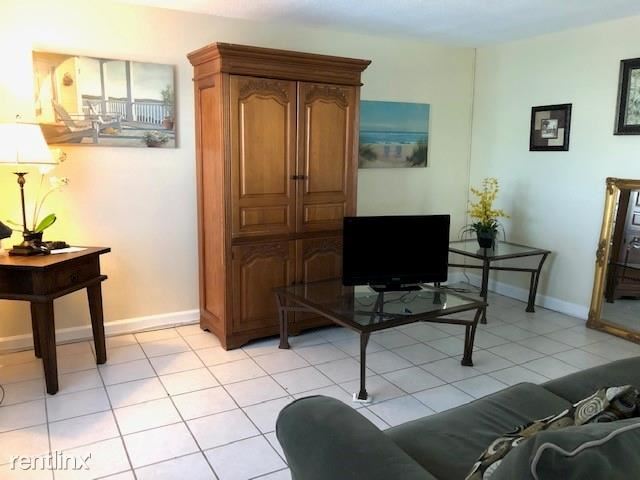 Building Photo - 2 br, 2 bath Townhome - 409 SE 18th St Apt 5