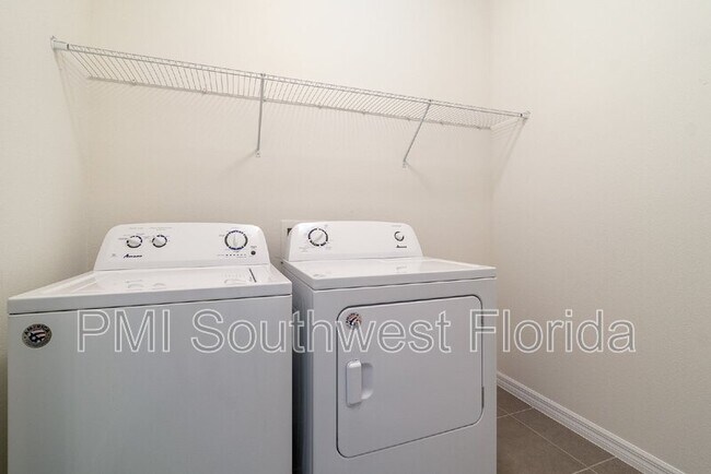 Building Photo - 5928 Silver Palm Blvd