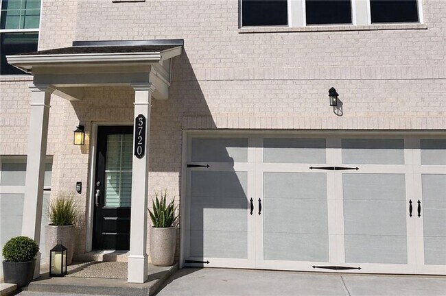 Building Photo - 5720 Schelton Pl