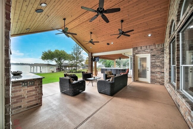 Building Photo - 9698 E Shore Dr