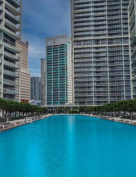 Building Photo - 609 Brickell Ave