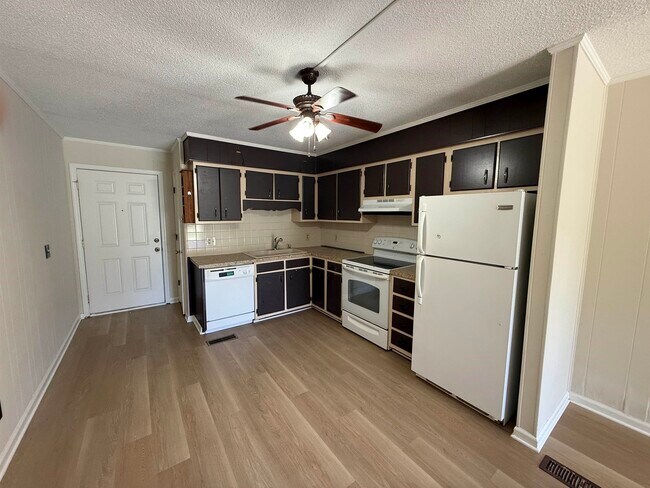 Building Photo - 4067 Fairway Dr