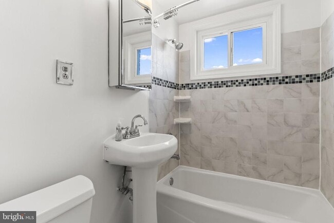 Building Photo - 1830 Columbia Pike