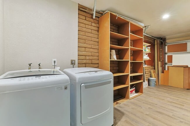 Building Photo - Spacious 6-Bedroom Pool Home Near ASU with 2-Car Garage