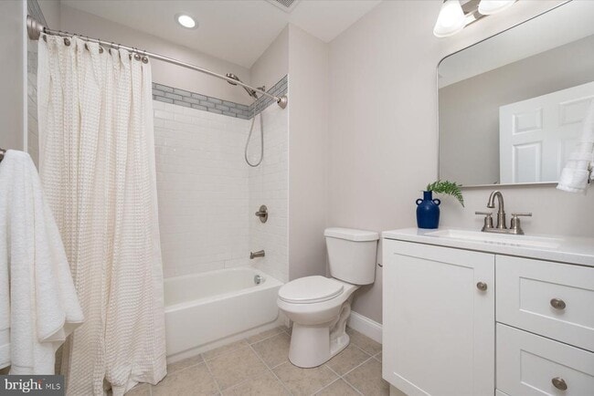 Building Photo - 1400 Lower View Ct