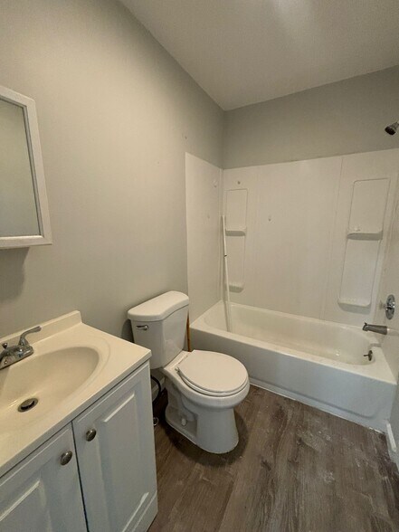 394 S 6th St 2L - 387 S 6th St