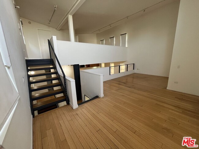 Building Photo - 320 Indiana Ave