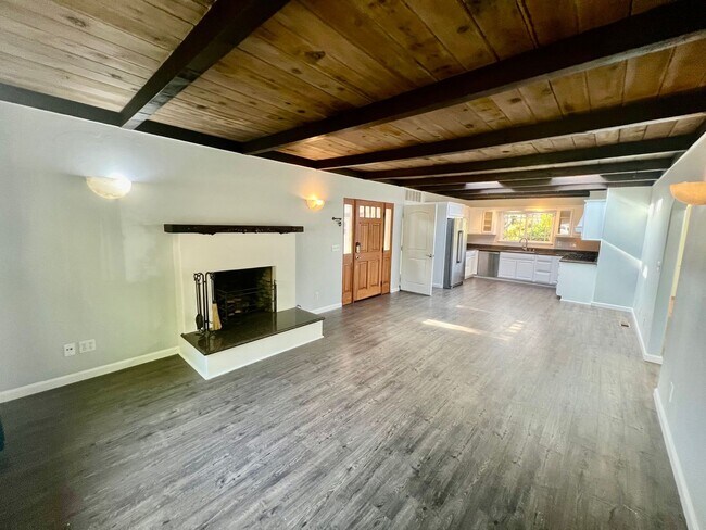 Building Photo - Single Family Home in Pacific Grove Neighb...