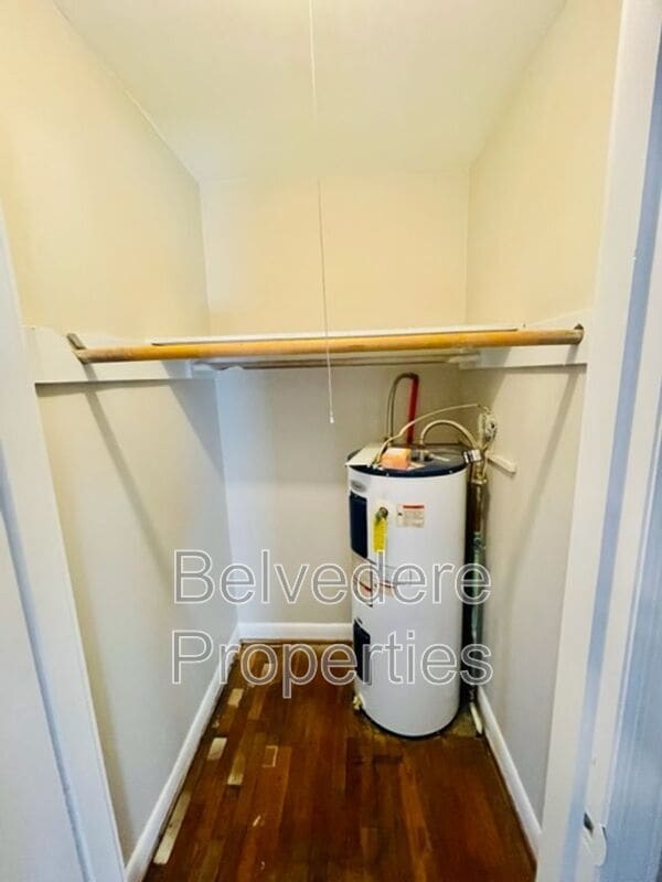 Building Photo - 215 McIver St