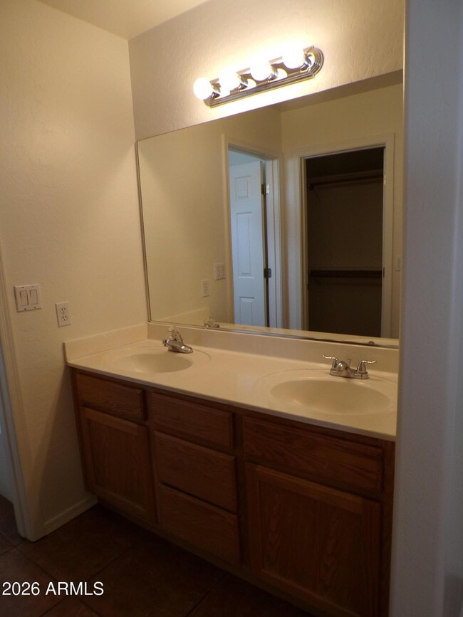 Building Photo - 610 S Azure Dr