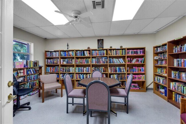 Building Photo - 5300 Washington St