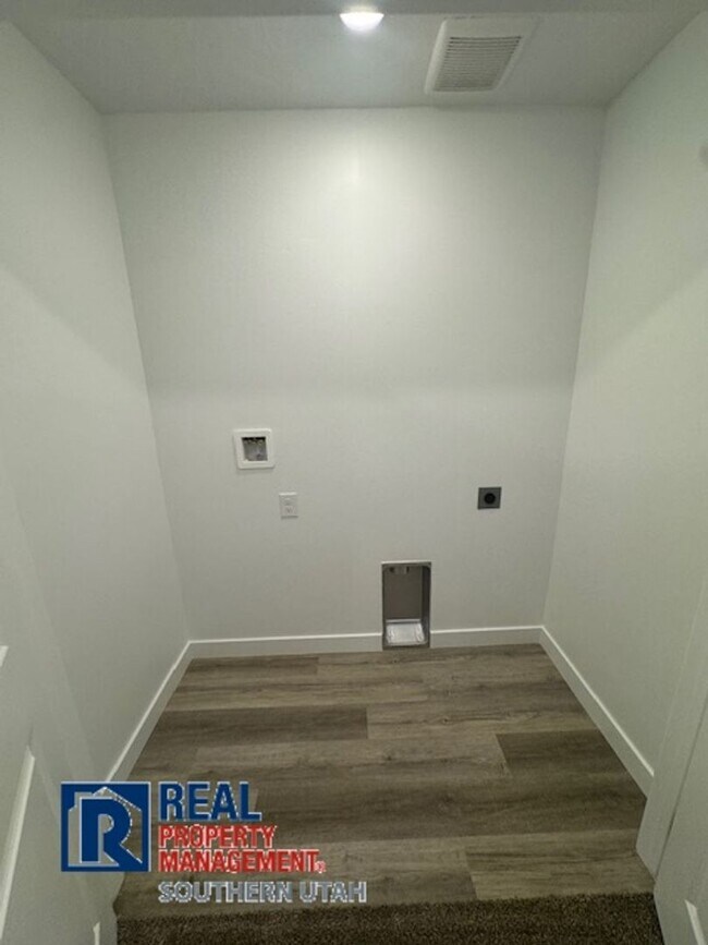 Building Photo - Long Valley Townhome with all the Amenities