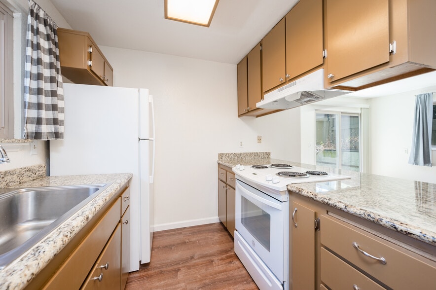 Building Photo - 1416 San Luis Dr