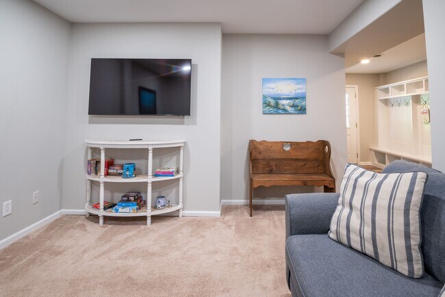 Building Photo - PERFECT OFF-SEASON BEACH GETAWAY