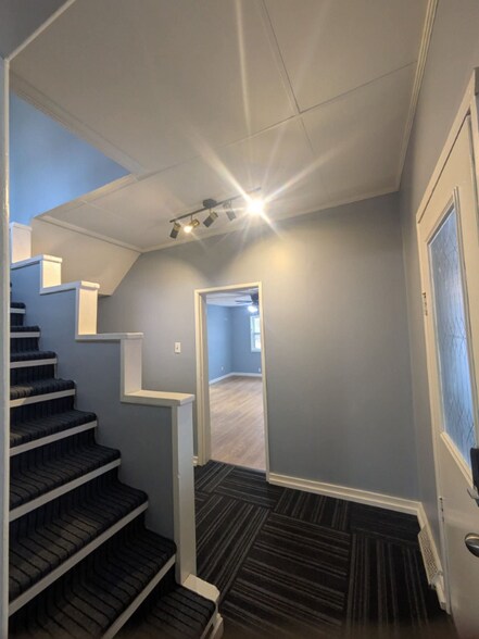 Building Photo - 102 E Wabash Ave