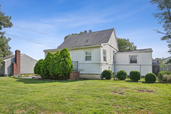 Building Photo - 59 Meckes St