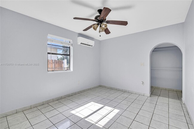Building Photo - 319 NE 171 St