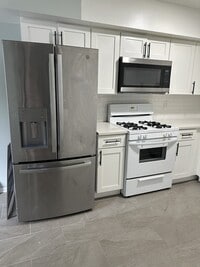 Building Photo - 598 Belmont Ave