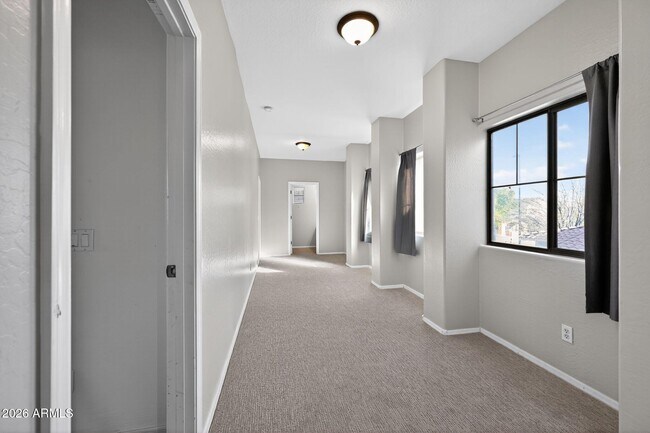 Building Photo - 939 E Sourwood Dr